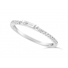 18ct White Gold Narrow Undercut Set Wedding Band, Set With An Oblong Diamond Baguette In The Middle & 9 Round Diamonds On Each Side. Total Diamond Weight 0.34ct