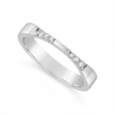 18ct White Gold Diamond Tapered Wedding Band, Set With 6 Round Diamonds. Total Diamond Weight 0.07ct
