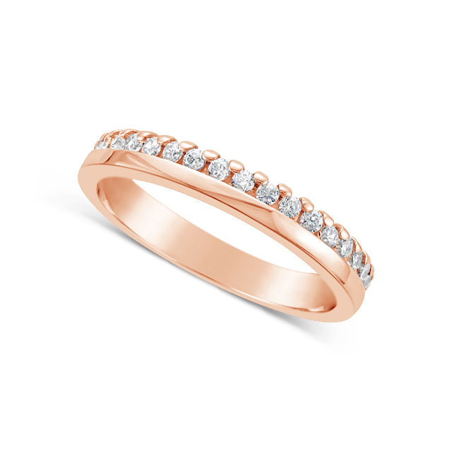 Fine Quality Ladies Diamond Set Wedding Ring With 17 Diamonds Set On