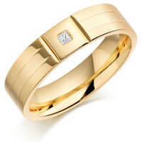 18ct Yellow Gold Gents 6mm Wedding Ring with 2 Parallel Grooves and Set with 4pt Princess Cut Diamond in a Square  