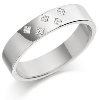 9ct White Gold Ladies 4mm Wedding Ring Set with 5 Princess Cut Diamonds in a Diamond Pattern, Total Weight 7pts  
