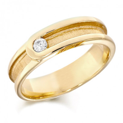 9ct Yellow Gold Gents 7mm Wedding Ring with Raised Edges and Frosted Centre and Set with Single 10pt Diamond   