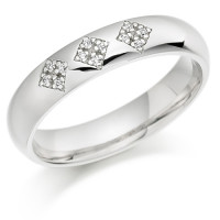 Platinum Ladies 4mm Wedding Ring Set with 6pts of Diamonds in 3 Diamond Shape Boxes  