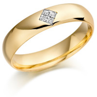 9ct Yellow Gold Gents 5mm Wedding Ring Set with 6pts of Diamonds in a Diamond Shape Box  