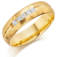 18ct Yellow Gold Gents 6mm Wedding Ring with 0.26ct of Channel Set Princess Cut Diamonds with Stipple Edge Pattern  