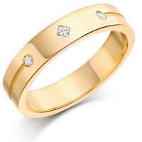 18ct Yellow Gold Gents 5mm Wedding Ring Set with a Princess Cut and 2 Round Diamonds Weighing a Total of 11pts  