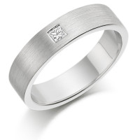 18ct White Gold Ladies 4mm Wedding Ring Set with Single Princess Cut Diamond Weighing 10pts  