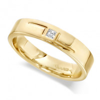 18ct Yellow Gold Ladies 4mm Wedding Ring with L-Shape Pattern and Set with Single 2pt Princess Cut Diamond  