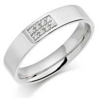 18ct White Gold Ladies 4mm Wedding Ring Set with  4pts of Diamonds in a Rectangular Box  