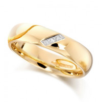 9ct Yellow Gold Ladies 4mm Wedding Ring Set with 1pt of Diamonds in a Diagonal Box  