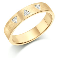 9ct Yellow Gold Ladies 4mm Wedding Ring Set with 3 Triangle Diamonds, Total Weight 9pts  