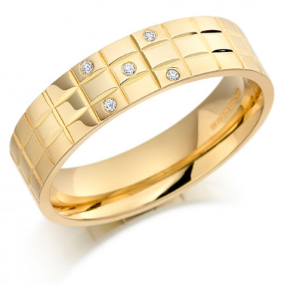 18ct Yellow Gold Gents 5mm Chequer Pattern Wedding Ring Set with 5pts of Diamonds  
