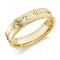 9ct Yellow Gold Gents 5mm Wedding Ring with a Centre Groove and Set with 3 Princess Cut Diamonds, Total Weight 11pts  