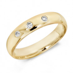 9ct Yellow Gold Gents 5mm Wedding Ring Set with 3 Diamonds, Total Weight 0.15ct  