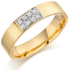 9ct Yellow Gold Gents 5mm Wedding Ring Set with 12pts of Diamonds in a Rectangular Box  