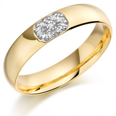 9ct Yellow Gold Gents 5mm Wedding Ring Set with 10pts of Diamonds in an Oval Shape Box  