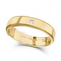 9ct Yellow Gold Ladies 4mm Wedding Ring with Beaded Edges and Set with Single 3pt Princess Cut Diamond  