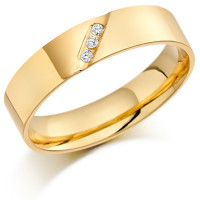 9ct Yellow Gold Gents 5mm Wedding Ring with 3 Diamonds Diagonally Set Across Weighing a Total of 4.5pts  