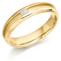 18ct Yellow Gold Ladies 4mm Wedding Ring with Centre Groove and Channel Set with 7pt Baguette Diamond  