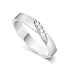9ct White Gold Ladies 4mm Wedding Band Ring with a Diagonal Leaf Set with 0.05ct of Diamonds