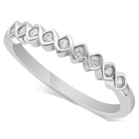 18ct White Gold Ladies Diamond Half Eternity Ring Set with 0.15ct of Diamonds, All Individually Set in a Diagonal Box